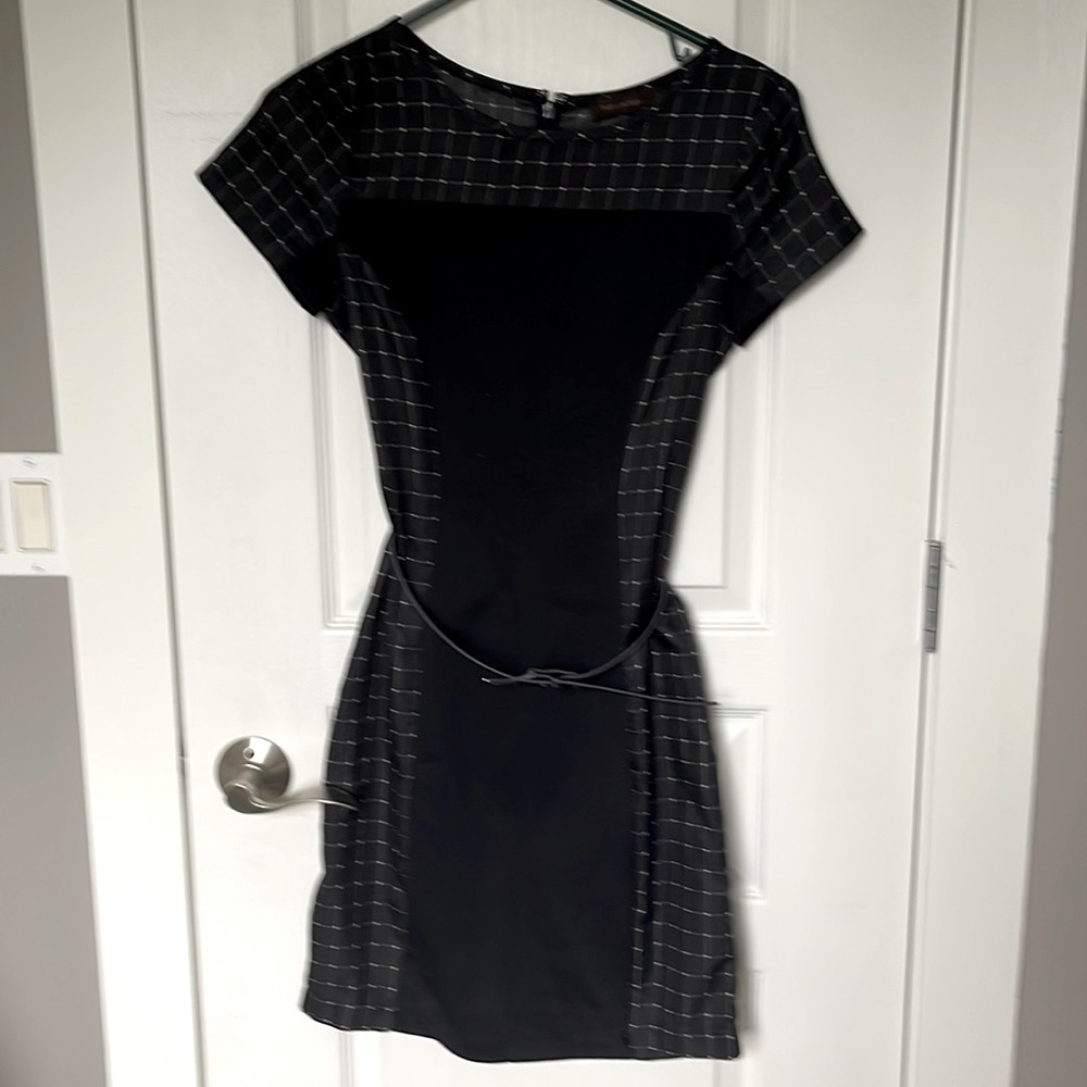 Comfortable  work dress with belt